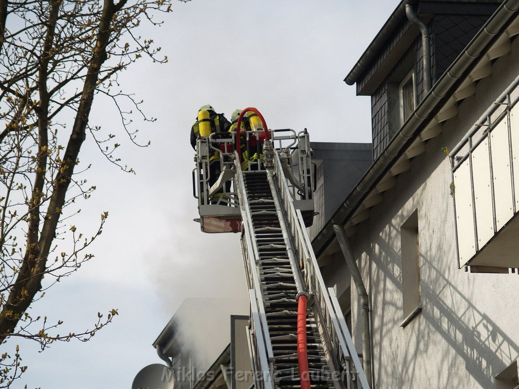 Dachgeschossbrand Koeln Muelheim Duennwalderstr  041.JPG